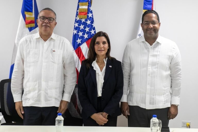 CONADIS y ASODIFIMO reciben donación de dispositivos de apoyo de la Embajada de los Estados Unidos para fortalecer la inclusión