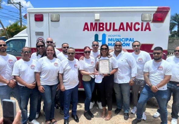 NEW JERSEY DOMINICAN OFFICERS ENTREGAN AMBULANCIA EN MAIMÓN CON LA PRESENCIA DEL SENADOR Héctor AcostaMaimón, República Dominicana. –